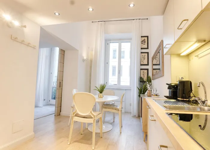 San Babila Elegant Duplex - Design District * Milano