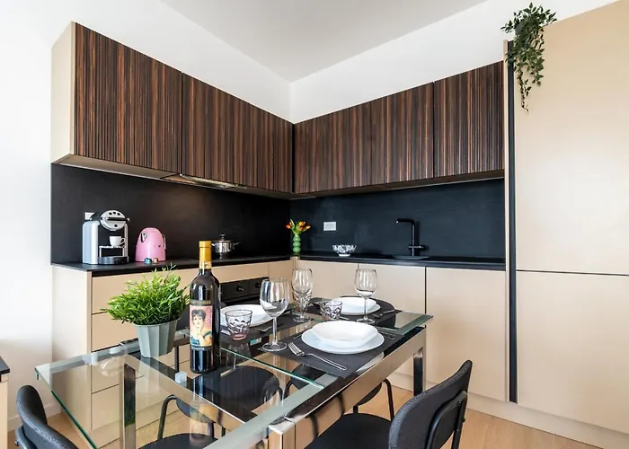 Appartamento Isola-garibaldi, Elegante Con Wi-fi E Balcone Privato *