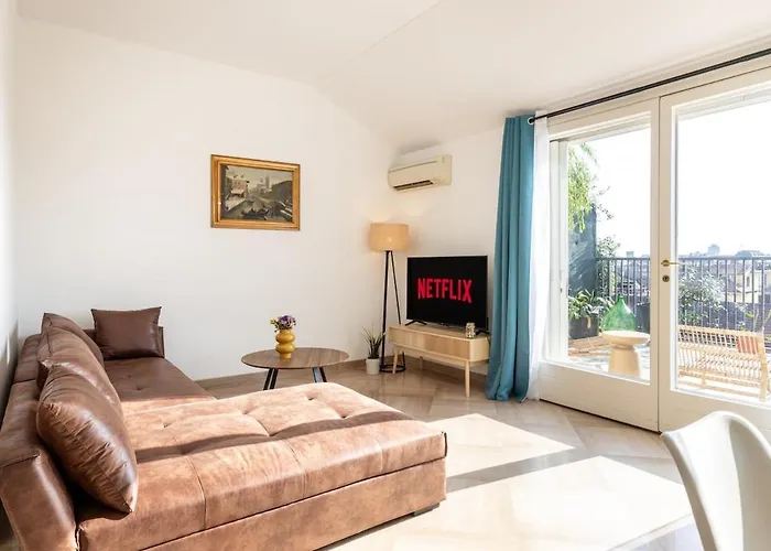 Duomo 7 Min - Panoramic Terrace & Two Bedrooms Apartamento Milão