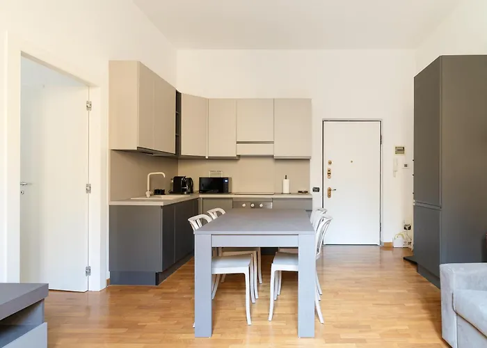 Guesthost - Modern Flat Near Darsena *