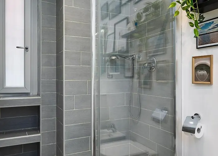 Holi California - Lovely With Metro Steps Away Apartment