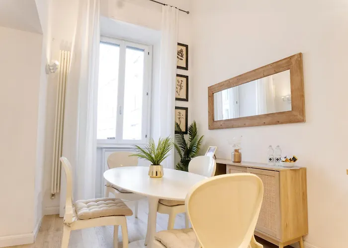 Daire San Babila Elegant Duplex - Design District Milano