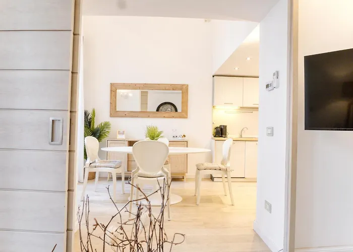 San Babila Elegant Duplex - Design District Milano