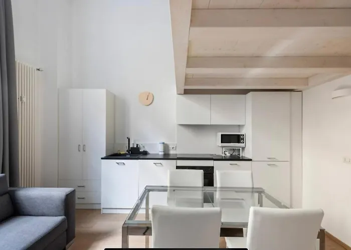 Giusti Two-bedroom Duplex - Arco Della Pace & Sempione Park - Sleeps 5 Апартаменты