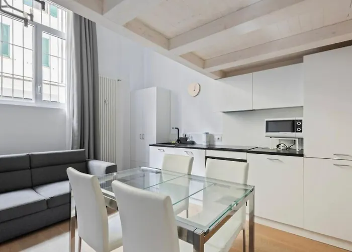 Апартаменты Giusti Two-bedroom Duplex - Arco Della Pace & Sempione Park - Sleeps 5