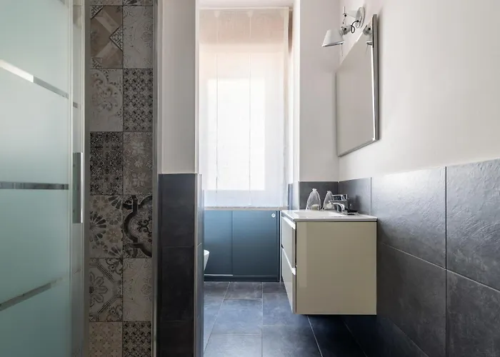 Fusetti Elegante Con Balcone In Zona Navigli *