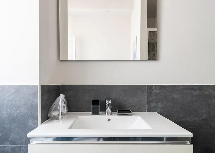 Fusetti Elegante Con Balcone In Zona Navigli Апартаменты