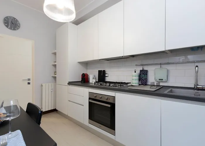 Gambara M1 - 15 Min To Duomo, Balcony, Ac&wifi ميلان