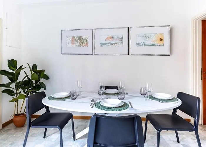 Duomo 7 Min - 3 Bedrooms, Terrace & Parking