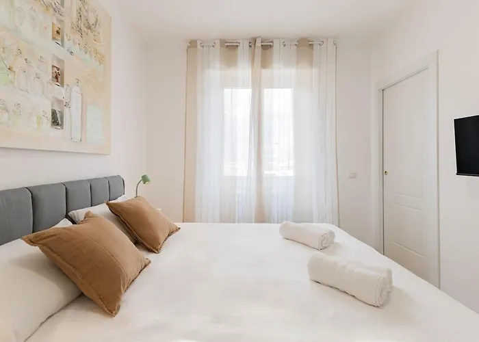 Апартаменты Wonderful In Design District - 2 Bedroom Милан