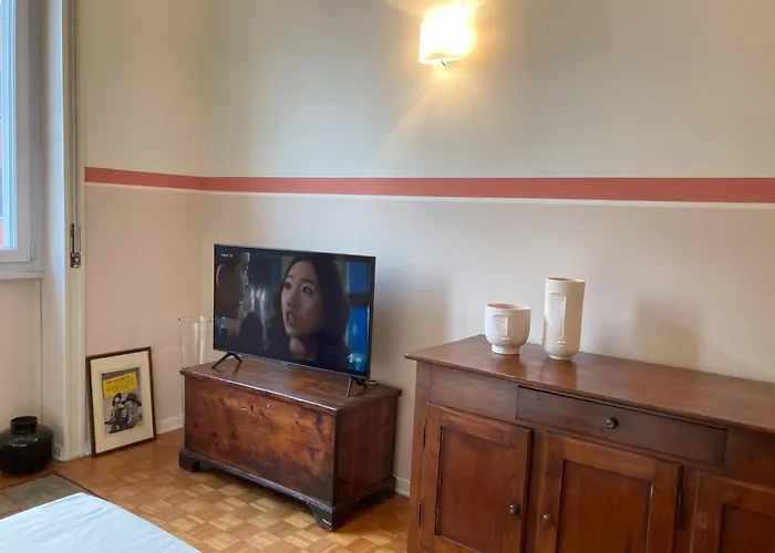 Spacious And Bright Two-room In Bocconi Lägenhet *