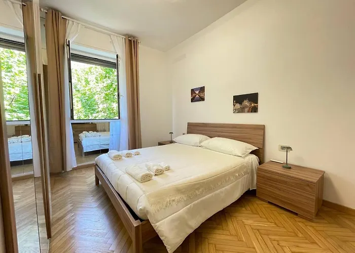 A Stone's Throw From The Metro Appartement *