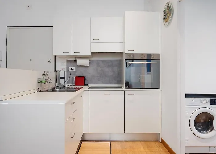 Holi California - Lovely With Metro Steps Away * Milan