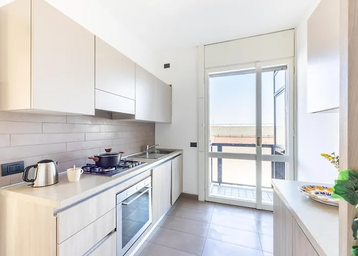 דירה Duomo 7 Min - Panoramic Terrace & Two Bedrooms מילאנו