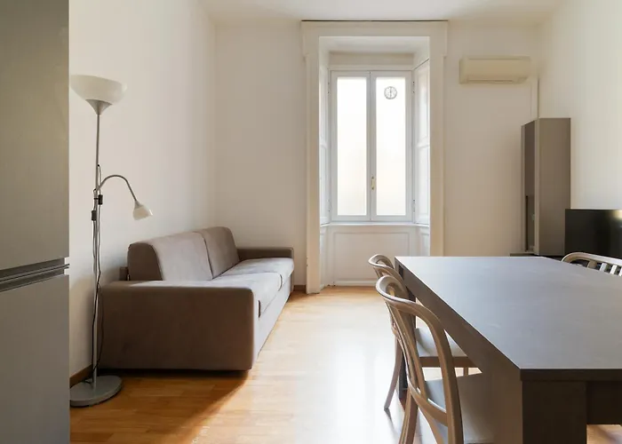 Guesthost - Modern Flat Near Darsena Daire