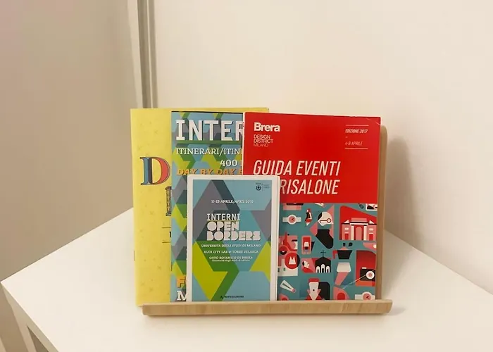 Stylish - M4 Frattini, 15 Mins To Duomo Lejlighed *