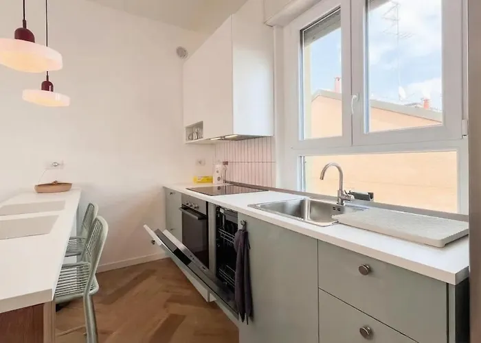 Lovely One Bedroom Flat With Terrace In Via Sebino Daire Milano