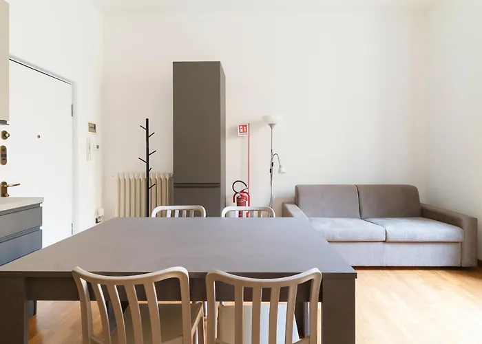 Guesthost - Modern Flat Near Darsena
