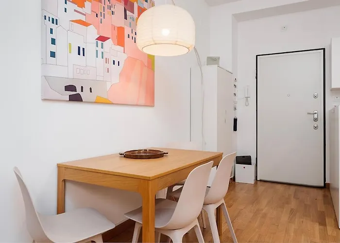 Holi California - Lovely With Metro Steps Away * Milan