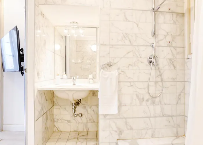 Daire San Babila Elegant Duplex - Design District Milano