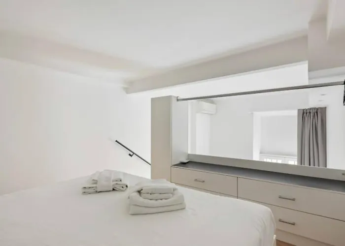 Giusti Two-bedroom Duplex - Arco Della Pace & Sempione Park - Sleeps 5 Апартаменты Милан