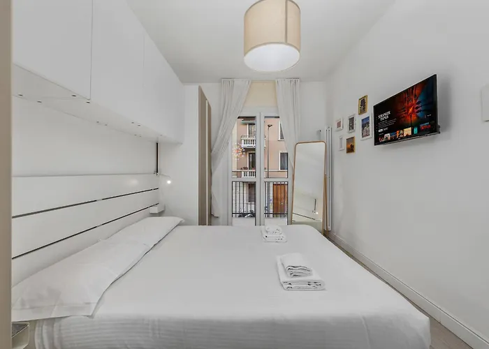 4 Min To Metro - 8 Min To Lin Airport - Area 아파트 *