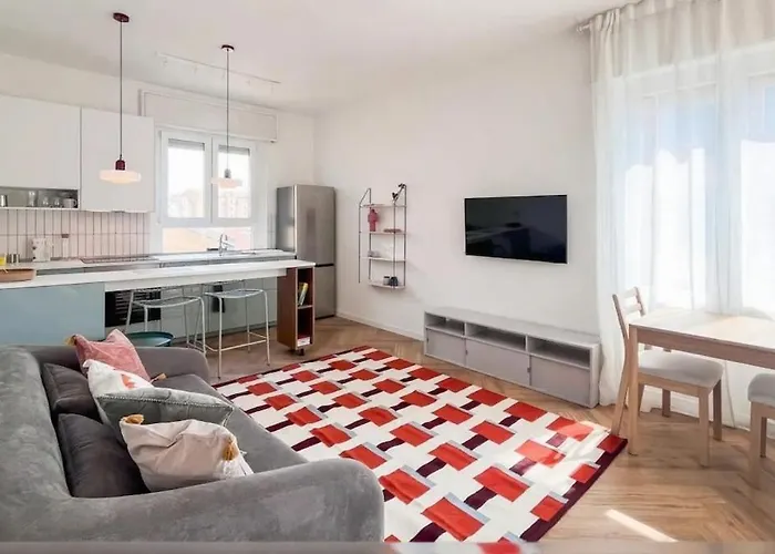 Lovely One Bedroom Flat With Terrace In Via Sebino