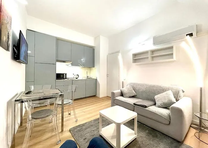 Apartmán Cozy On An Upper Floor Near Missori And Vetra Metro Station - W3 *