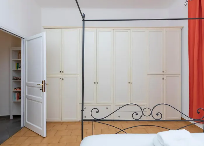 I-host - De Sanctis 52 * Milan