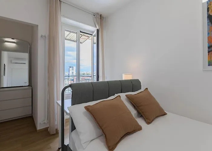 Wonderful In Design District - 2 Bedroom Милан