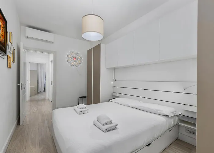 Apartment 4 Min To Metro - 8 Min To Lin Airport - Area *