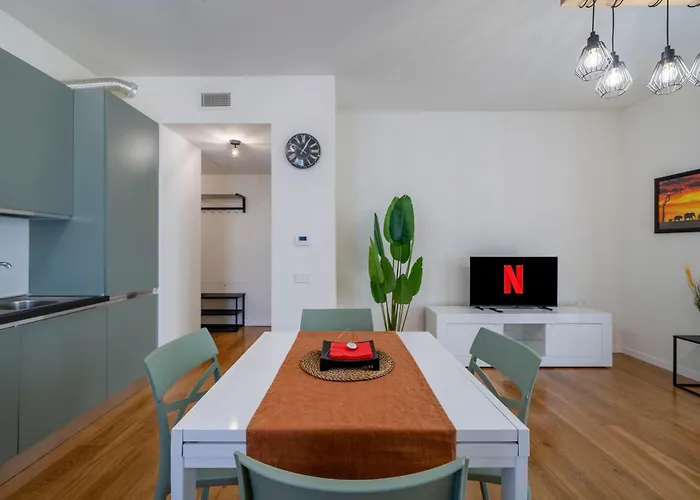 Elegant And Modern In Appartement