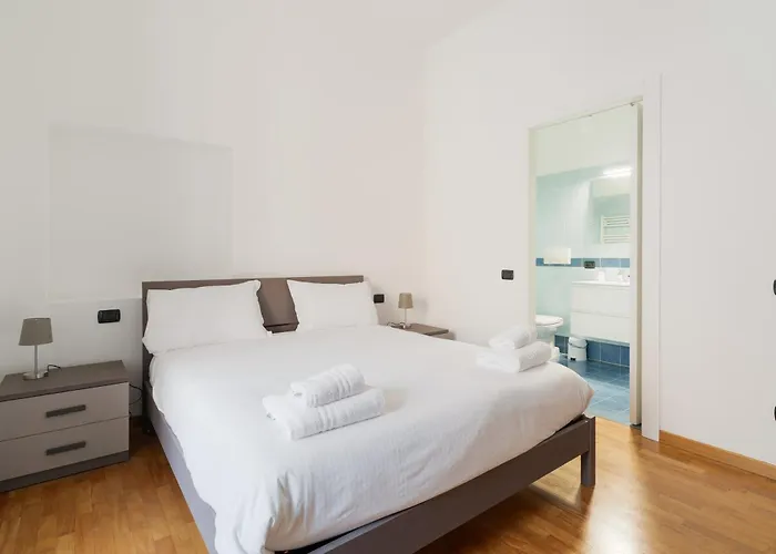 Guesthost - Modern Flat Near Darsena Milán