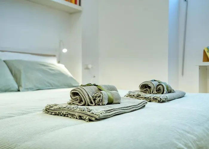 Stylish - M4 Frattini, 15 Mins To Duomo Lejlighed *