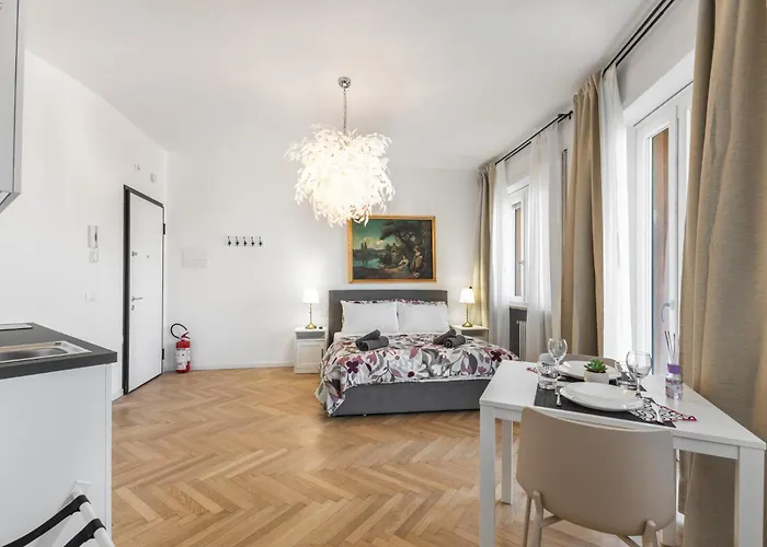 Apartment Centrale-duomo 10min - La Dolce - Metro Loreto 4min *