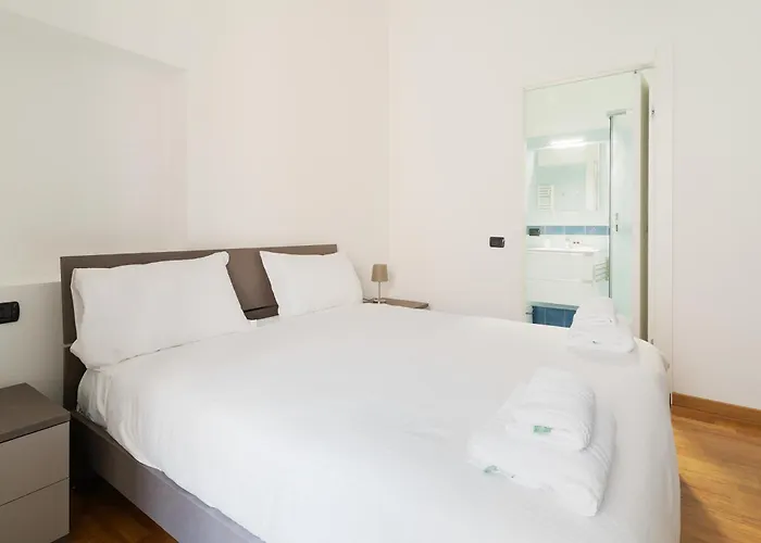 Guesthost - Modern Flat Near Darsena Daire