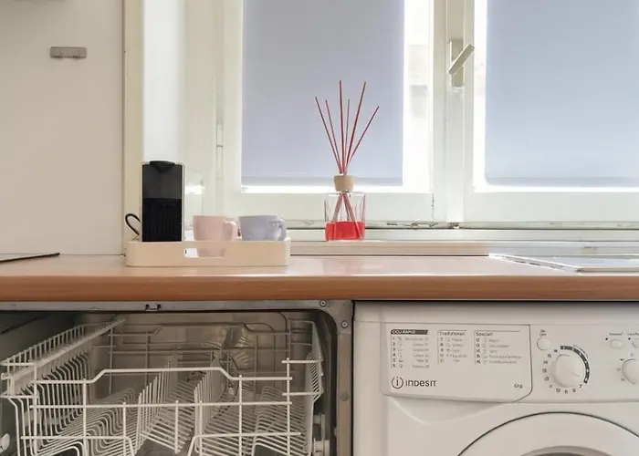 The Boutique - Spacious With Balcony - M3 Repubblica 2 Stops To Montenapoleone Duomo , 1 Stop To Station - Center *