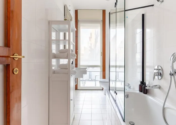 Daire Duomo 7 Min - 3 Bedrooms, Terrace & Parking Milano