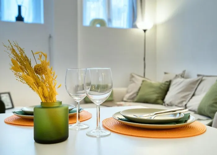 Lejlighed Stylish - M4 Frattini, 15 Mins To Duomo Milano