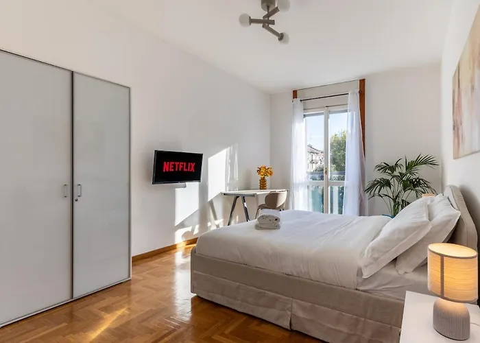 Daire Duomo 7 Min - 3 Bedrooms, Terrace & Parking Milano