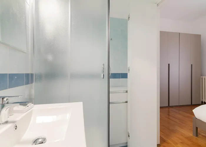 Guesthost - Modern Flat Near Darsena Milán