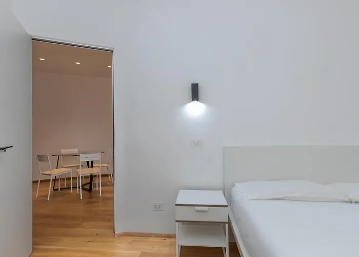 I-host - Bronzino 7 * Milano