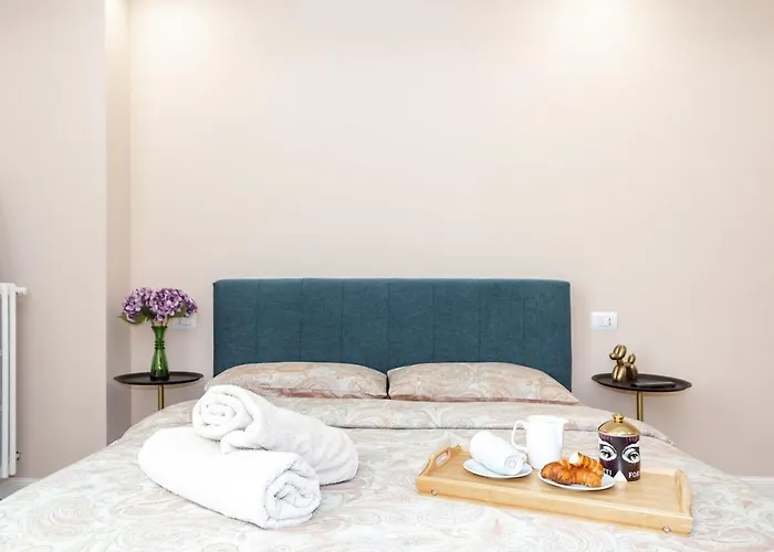 Luxury Quiet Above Subway Apartmán