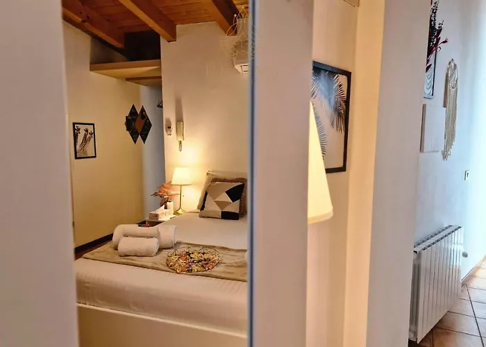 Acasadifranci Attico Con Dehor Privato, Wifi E Metro A 4 Min Da Piedi