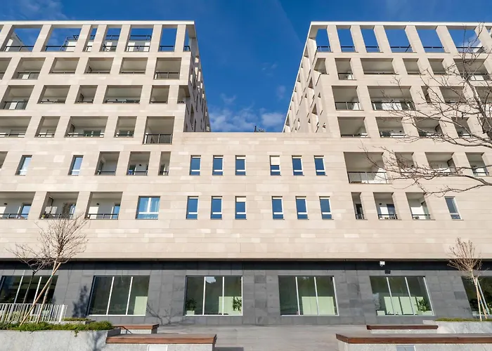 Elegant And Modern In Appartement