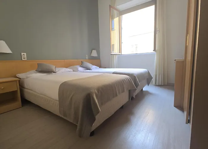 מלון Mokinba Sant'ambroeus 3*