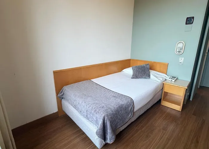 Mokinba Sant'ambroeus מלון