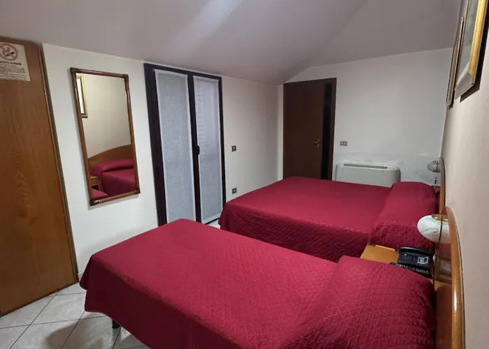 拉卡拉维拉酒店 米兰