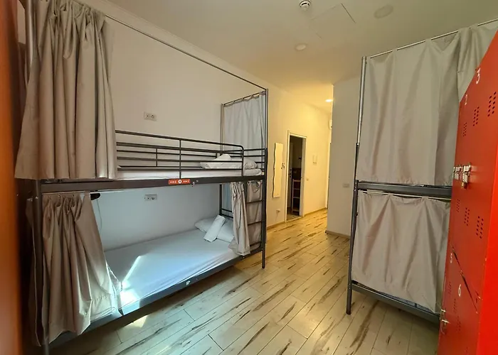 Quo Hostel *
