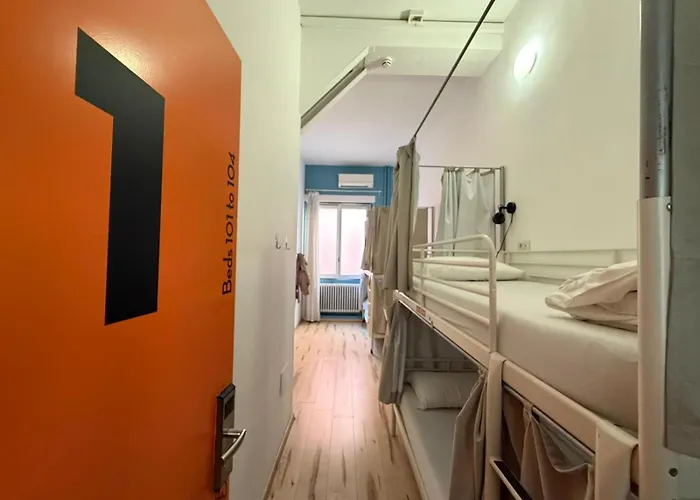 Hostel Quo *